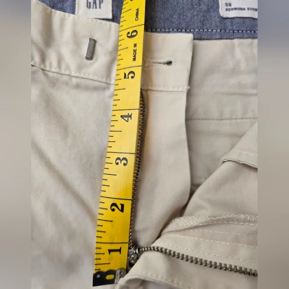 GAP Bermuda Cream Shorts Size 6 - Picture 4 of 5
